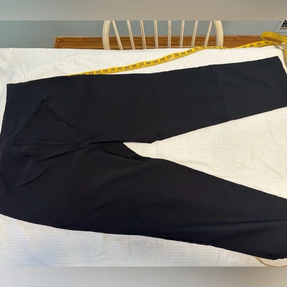 Black crop pant. Size 14 W. - Picture 2 of 4